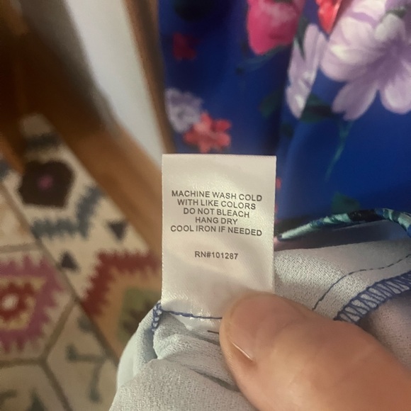 NWT $245 Alexia Admor Paris Surplice Wrap Midi Dress in floral blue. Size 8 - Picture 15 of 16